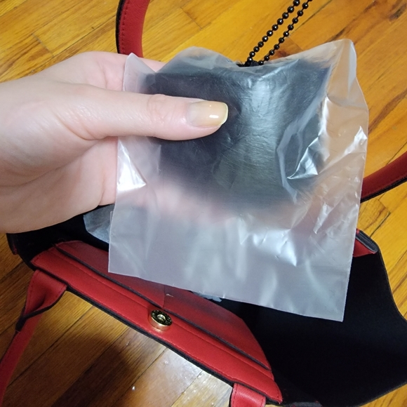 Elizabeth Arden Red Tote Shoulder Bag w Black Pom Pom Bag Charm. - Picture 5 of 7